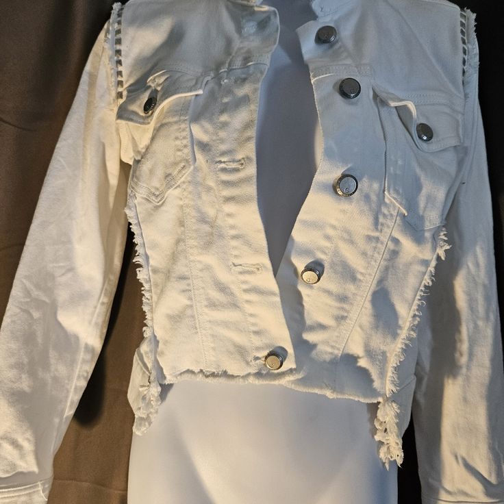 This White And Silver Studded Denim Jean Jacket, This Is A Size 4 And Has Plenty Of Stretch, So It Moves With You. She Has A Soft, Comfortable Feel And Fit. Cotton And Spandex. This Is Brand New And Has Never Ben Worn. Adjustable In Back With Buttons And Button Sleeves. Unique Look In Front With A Frayed Waistband. White Button-up Denim Jacket For Day Out, Fitted Cotton Cropped Jacket, White Button-up Denim Jacket For Summer, White Denim Jacket With Frayed Hem, Trendy Cream Denim Jacket For Fall, White Cotton Cropped Jacket For Spring, Casual White Cropped Denim Jacket, Chic White Denim Jacket, Fitted Winter Outerwear With Frayed Hem