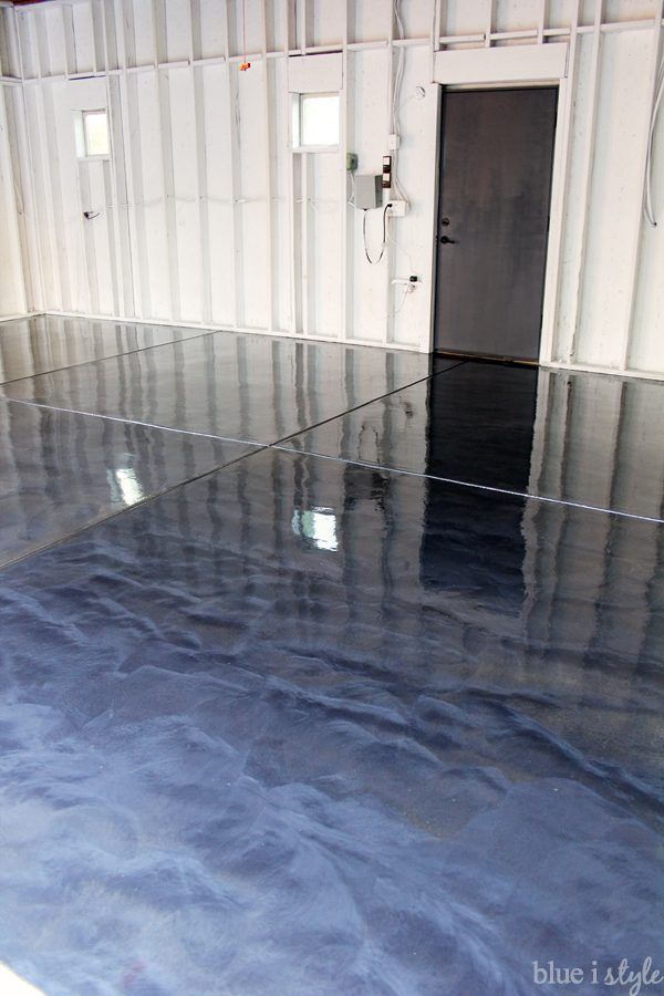 an empty room with shiny floors and white walls, in the middle of which is a door