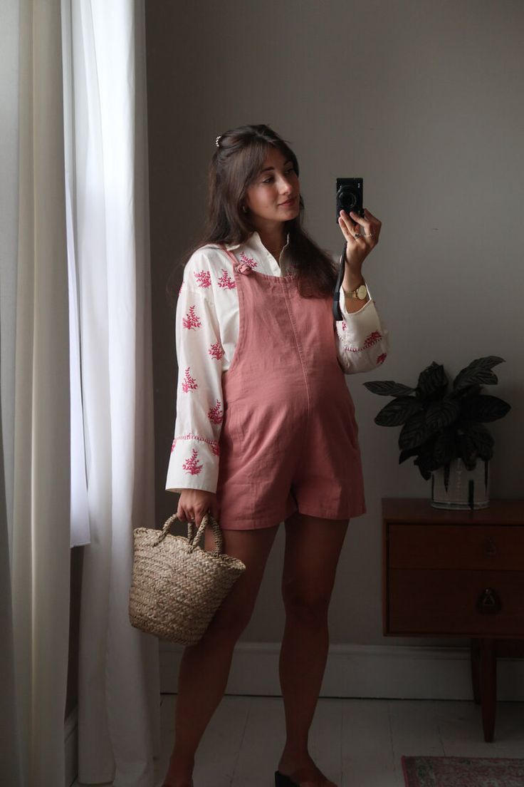 Cute Pregnancy Outfits, Summer Pregnancy Outfits, Cream Knitted Dress, Casual Maternity Outfits, Maternity Clothes Summer, Trendy Maternity Outfits, Preggo Fashion, Cute Maternity Outfits, Stylish Maternity Outfits