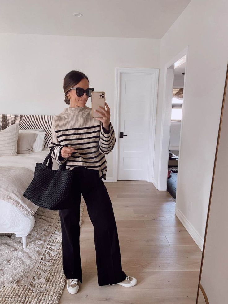 Black Wide Leg Jeans Outfit, Black Wide Leg Pants Outfit, Wide Pants Outfit, Striped Sweater Outfit, Wide Leg Outfit, Wide Leg Jeans Outfit, Black Pants Outfit, Wide Legged Jeans, Wide Legged Pants