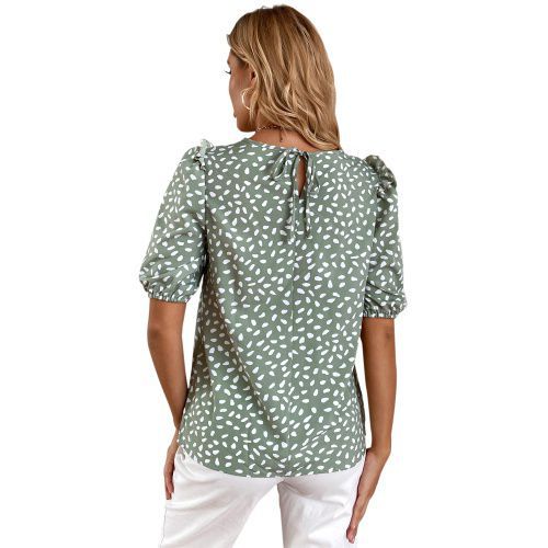 Pattern: flowerCollar type: Straight neckSleeve length: Short sleeveColor: green Trendy Green Printed Top, Green Cotton V-neck Blouse, Casual Green Printed Blouse, Casual Flowy Chiffon Blouse, Green Short Sleeve Summer Blouse, Casual Green Summer Blouse, Chic Green Tops For Day Out, Flowy Casual Chiffon Blouse, Dark Green Tops For Fall