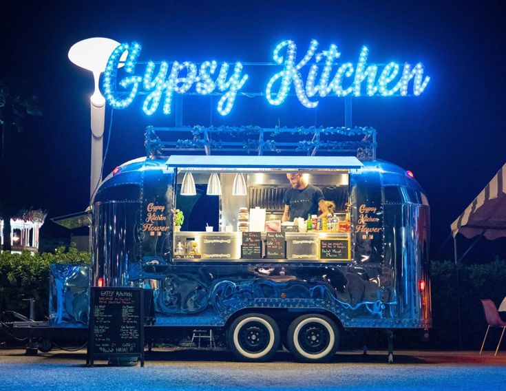 Food Truck Ideas, Foodtrucks Ideas, Neon Food, Coffee Food Truck, Snack Machine, Food Vans, Food Truck Menu, Truck Festival, Food Van