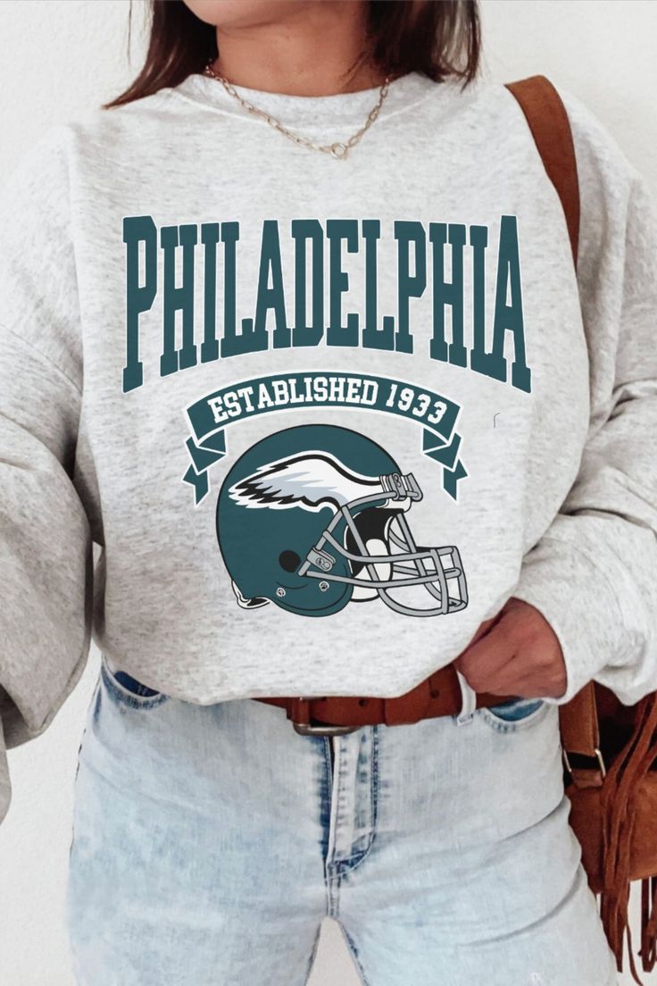 Gameday Shirts, Retro Attire, Eagles Sweatshirt, Packers Sweatshirt, Vintage Philadelphia, Christmas Clothing, Shirt Prints, Holiday Apparel, Eagle Shirts