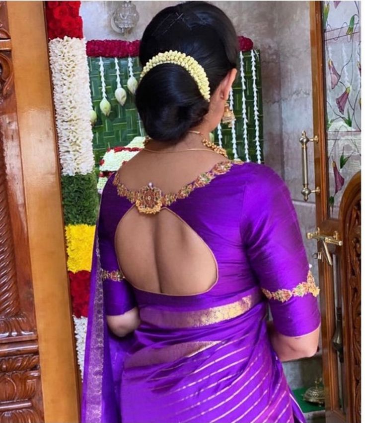 Maggam Blouse, Silk Saree Blouse Designs Patterns, Blouse Designs High Neck, Latest Bridal Blouse Designs, New Saree Blouse Designs, Traditional Blouse Designs, Latest Model Blouse Designs, Blouse Design Images, Wedding Blouse Designs