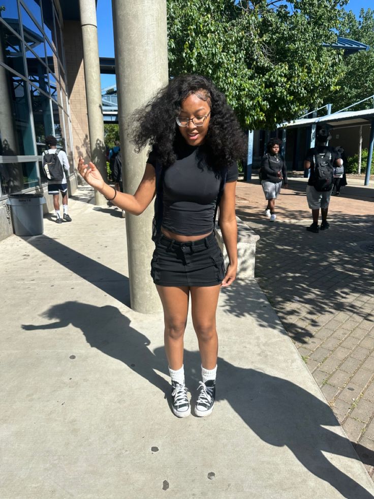 Black Cargo Skirts Outfit, Baddie Skirt Outfits Summer, Skirt Outfits Cargo, Outfit Ideas With Cargo Shorts, Gray Shorts Outfit Black Women, Cute Cargo Skirt Outfit, Shorts Outfits Black Women School, Grey Cargo Skirt Outfit Black Women, Mini Cargo Skirt Outfit Black Women