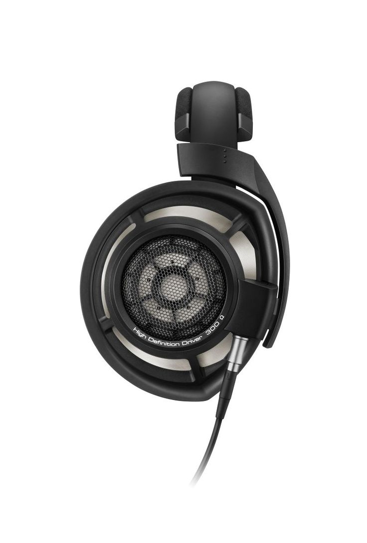 a close up view of the steelser gaming headset