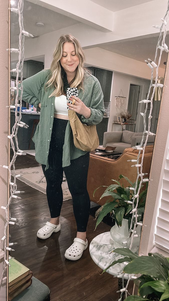 Summer outfit inspo. Leggings outfit. Aerie. White crocs. Platform crocs. Styling crocs. Baggu crescent bag. White Hiker Crocs Outfit, Airport Outfit Summer Crocs, Crocs Hiker Clog Outfit, Styling With Crocs, White Crocks Shoes Outfit, Stucco Crocs Outfit, Crocks Outfits Women, Dylan Platform Crocs Outfit, Styling White Crocs