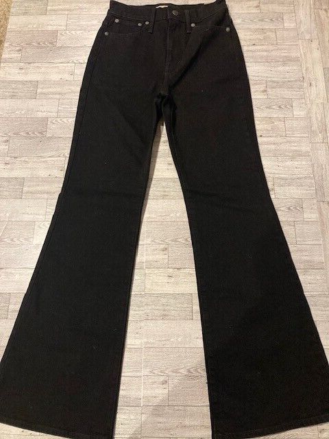 Elevate your denim game with these Madewell The Perfect Vintage Flare Jeans in classic black. The high waist and flared leg create a flattering silhouette that's perfect for any occasion. Made with quality materials, these jeans are both durable and stylish. The dark fabric wash adds a touch of sophistication to your outfit, while the size 25 regular fit ensures a comfortable and flattering fit. Ideal for women who want to add a touch of classic elegance to their wardrobe, these jeans are a must Black Wide Leg Cotton Flare Jeans, Black Cotton Wide Leg Flare Jeans, Black Wide Leg Flare Jeans, High Waist Black Cotton Flare Jeans, Black High Rise Fitted Flares, Black High Rise Flare Jeans, Black Flare Jeans With Stretch, Chic High Rise Black Flares, Chic Mid-rise Black Flares