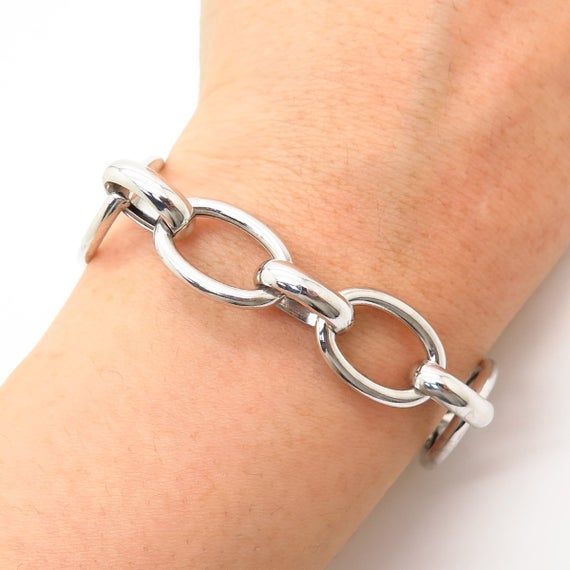 925 Sterling Silver Graduated Design Oval Link Bracelet 7"Weight: 14.0gWELCOME TO PAWN SHOPWe are an actual pawn shop and have been in business for over 25 years.Since 1990, our establishment has been serving a variety of clients by providing them with short term cash solutions and options of liquidity regarding their treasured heirlooms.Acknowledging that today′s customers are very sophisticated and are looking for a variety of investments, our acquisitions are hand-picked for our special clien Oval White Gold Chain Bracelet With Polished Finish, Sterling Silver Oval Bracelet, Classic Oval Sterling Silver Bracelet, Silver Oval Jubilee Bracelet, Silver Oval Chain Bracelet Gift, Silver Oval Chain Bracelet For Gift, Formal Silver Oval Chain Bracelet, Oval Sterling Silver Bracelet With Polished Finish For Anniversary, Silver Oval Sterling Silver Bracelet