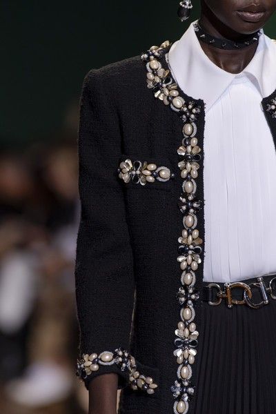 Chanel Jacket Trims, Chanel Style Jacket, Fashion Week Spring 2020, Andrew Gn, Mode Chanel, 2020 Runway, Chanel Jacket, Chanel Inspired, Woman Suit Fashion