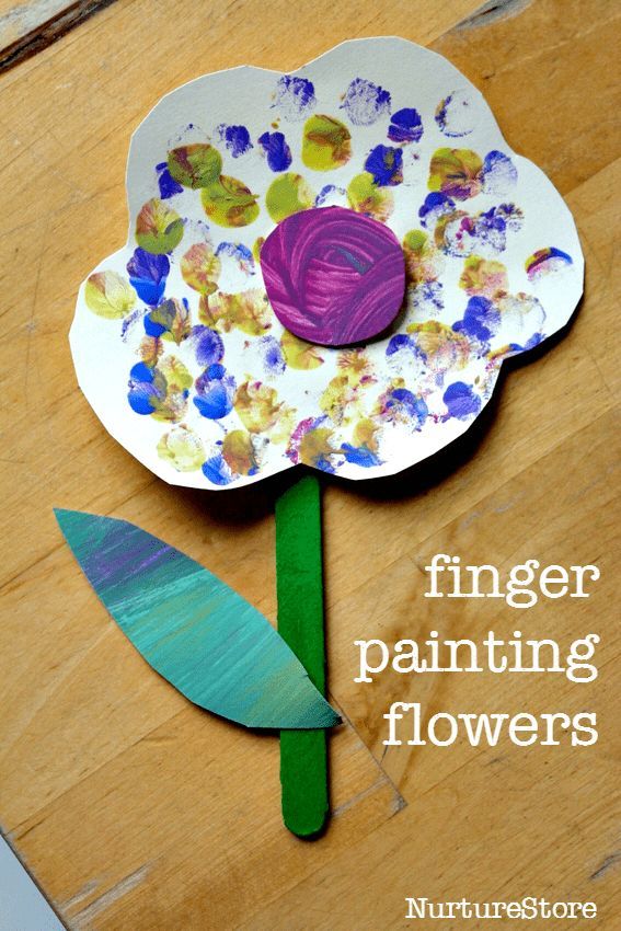 a paper plate with a flower painted on it and the words finger painting flowers written below