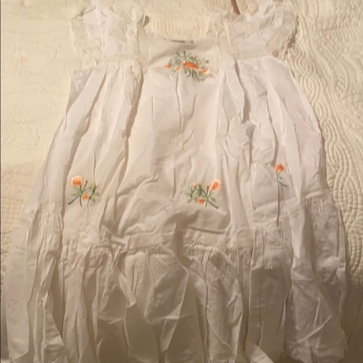 Lovely And Classy Spring Cotton Bedtime Dress, White Sleepwear For Spring, Spring White Cotton Sleepwear, Fitted White Sleepwear, White Summer Sleepwear For Sleepover, White Cotton Sleepwear For Spring, White Fitted Sleepwear, White Lace Trim Nightgown For Bedtime, White Summer Sleep Dress