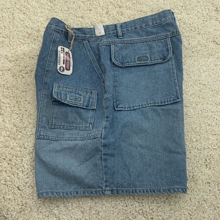 Update Your Summer Wardrobe With These Arizona Jean Co Pager Shorts In A Beautiful Blue Color. These Shorts Feature Big Flap Pockets, A Zip Closure, And A Flat Front For A Stylish Look. Perfect For Travel Or Casual Occasions, With A High Rise And 6" Inseam, These Shorts Are Comfortable And Easy To Care For, Made From 100% Cotton And Machine Washable. The Juniors' Regular Fit Shorts Have A Solid Pattern And Come In Size 21 With A Waist Size Of 37 Inches. The Denim Fabric Wash Is Medium, Making It Utility Denim Shorts With Multiple Pockets, High-waisted Denim Jean Shorts With Cargo Pockets, High Waist Denim Jean Shorts With Cargo Pockets, Spring Denim Cargo Shorts With Multiple Pockets, Denim Cargo Shorts With Multiple Pockets For Spring, Denim Cargo Shorts With Side Pockets For Spring, Trendy Denim Cargo Shorts, Utility Denim Shorts With Side Pockets, Denim Cargo Shorts With Hip Pockets