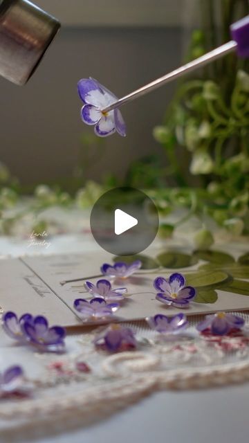 a person is using a needle to cut flowers