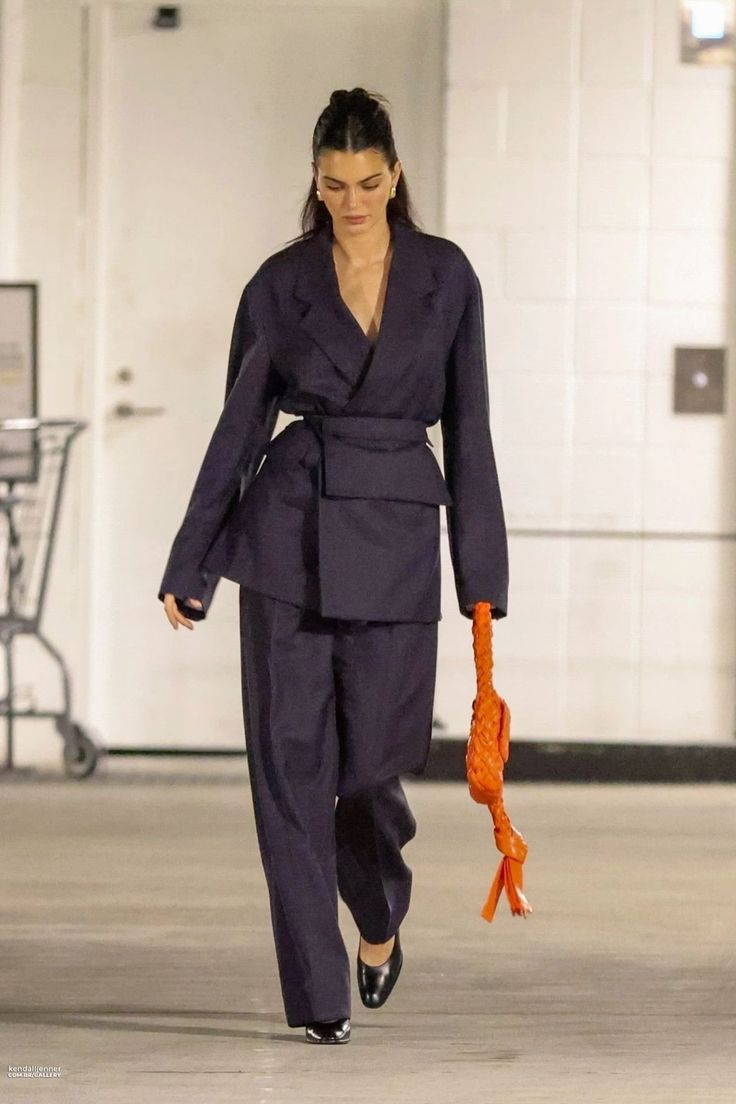 Kendall Jenner Outfits Street Styles, Hailey Rhode Baldwin, Kendall Jenner Street Style, Kendall Style, The Last 10 Years, Look Formal, Outfit Formulas, Kendall Jenner Outfits, Jenner Outfits