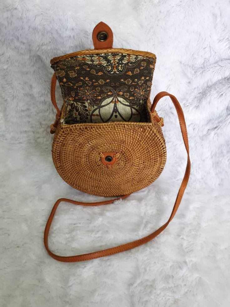 Complete your summer look with our stylish rattan bags. Shop now to enjoy free shipping and stay on-trend with the ultimate boho accessory. All our rattan bags are free shipping all over the World. Diameter 20 cm Lining: traditional Balinese batik (note: the pictures shown are as a sample, we use different pattern of handmade painted batik too) Every single one of these rattan bags is crafted by hand. No two bags are exactly the same, so there might be slight variations in size and color between Western Style Interior, Rattan Bags, Boho Chic Bags, Cowhide Rugs, Rattan Bag, Boho Accessories, Chic Bags, Bags Shop, Boho Living