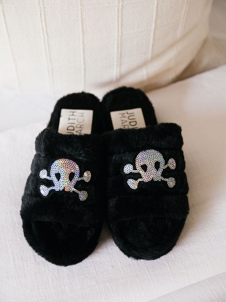 We are obsessed with our faux fur slippers! They are the perfect bridesmaids gift, or you can just keep them for yourself to wear around the house! Custom orders take longer to fulfill than regular items. Please allow 2-3 business weeks for your custom order to be completed, as each item is handmade with love. **If you want your custom item sooner, you can choose one of our expediting shipping options at checkout. **If this product is purchased without adding/paying for custom letters, your orde Judith March, Rainbow Leopard, Faux Fur Slippers, Fuzzy Slippers, Fur Slippers, Types Of Lettering, Custom Letters, Personalized Christmas Gifts, White Beads