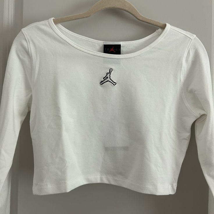 Nike Air Jordan Crop Top Brand New With Tags Size: Small & Medium #Y2k #Streetwear #Trending #Nikeair #Jordan Nike Crop Top, Tops Nike, Nike Tank Tops, Basketball Shorts, Y2k Streetwear, White Nikes, Nike Tops, Nike Air Jordan, Baby Doll