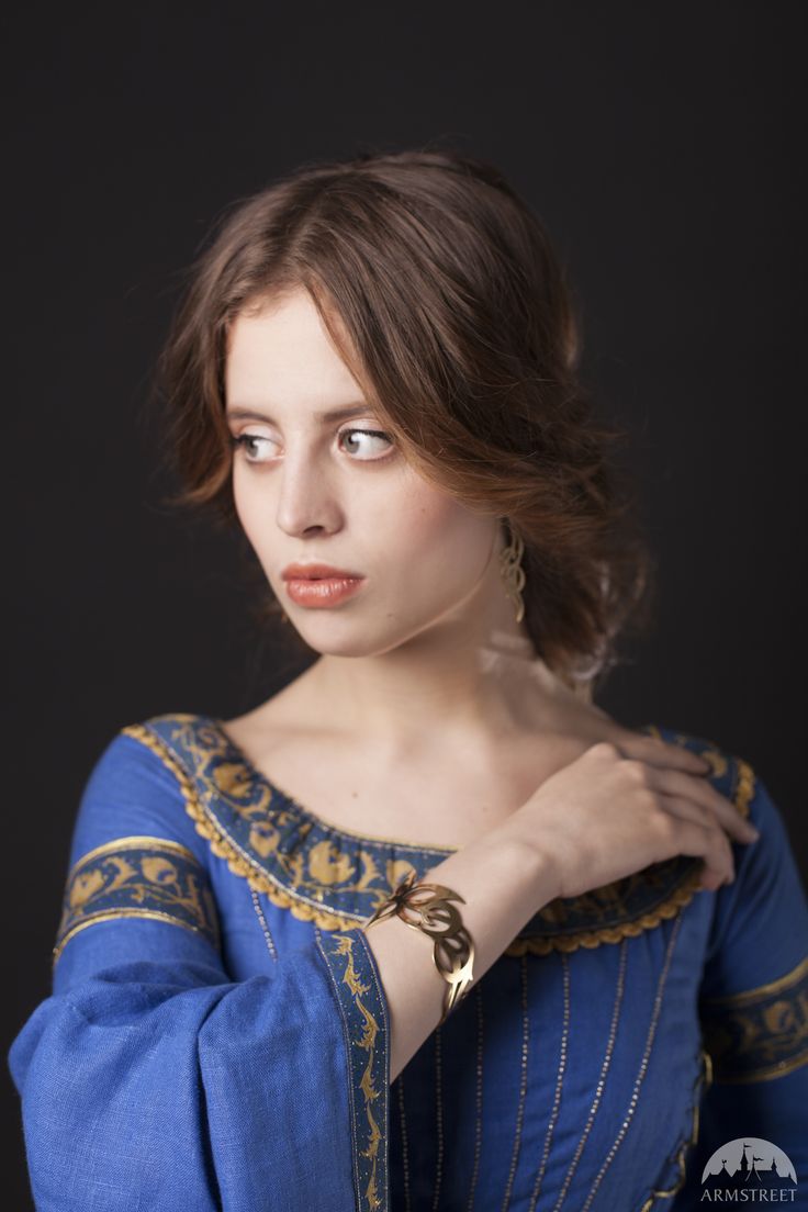 Exclusive handmade brass medieval bracelet. Perfect medieval accessory for princess persona or other noble character. Medieval Necklaces, Medieval Bracelet, Medieval Characters, Fantasy Reference, Archery Quiver, Leather Quiver, Medieval Crown, Medieval Accessories, Medieval Necklace