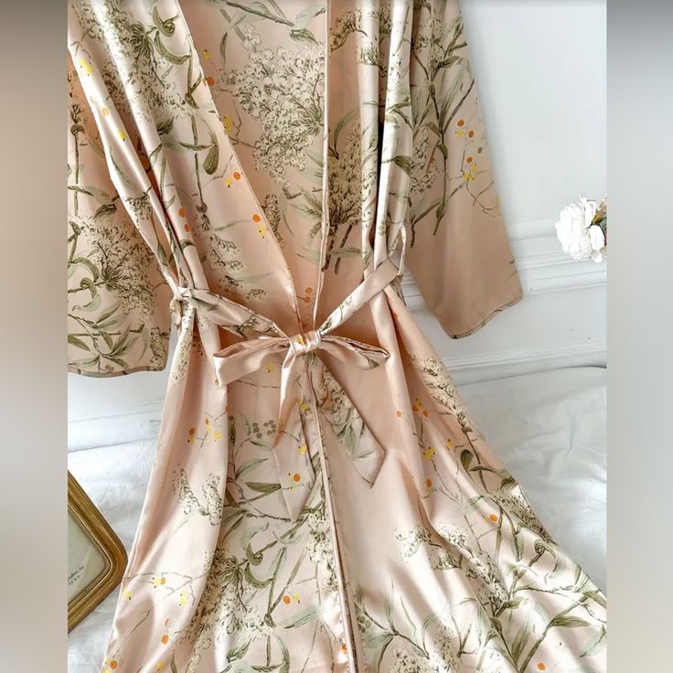 Robes Satin, Design Cover, Floral Robes, Sleepwear Robe, Night Gown, Cover Design, Women's Intimates, Pink Ladies, Floral Design