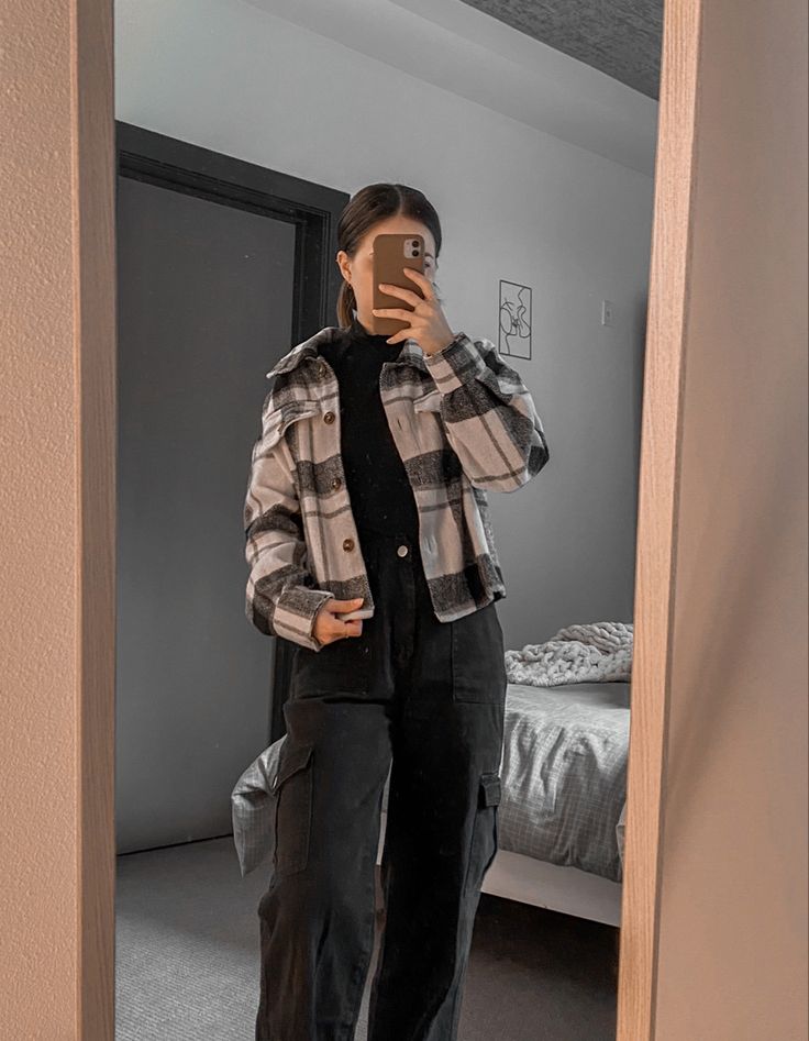 Black Cargo Fall Outfits, Cargo Pants With Jacket Outfit, How To Dress Up Black Cargo Pants, Casual Black Cargo Pants Outfit, Black Pants Outfit Casual Winter, Flannel Jackets For Women, Cargo Pants Turtleneck Outfit, Black Cargo Pants Outfit Cold Weather, Cargo Pants Outfit Fall 2023