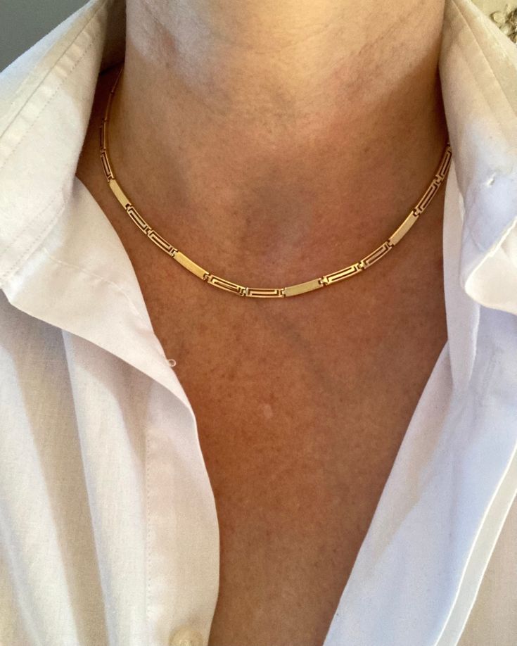 Stunning solid 18ct yellow gold collar length chain. This beautiful chain has a mix of polishing scroll links with frosted solid links. This gorgeous 18k gold necklace has a matching bracelet which is sold separately. Please see link below: https://www.etsy.com/uk/listing/1328543885/vintage-solid-18k-bracelet-matching?click_key=5da4a4e764d37b37ad361259e16c374c3496f77a%3A1328543885&click_sum=9442a890&ref=shop_home_active_1&frs=1 This necklace is beautifully made, with each link having a small cur Classic Gold Chain Necklace, Bracelet Matching, Necklace Collar, 18k Gold Necklace, Length Necklace, Hippie Necklace, Gold Collar, Stacked Jewelry, Matching Bracelet