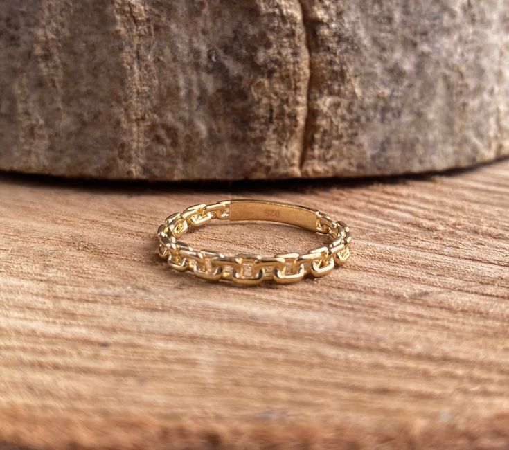 14k Gold Chain Ring, Cuban Link Ring, Thick Chain Curb Ring, Bold Chain Ring, Solid Gold Stacking Ring, Layering Minimalist Chain Link, Christmas, Valentine's Day Gift, Anniversary Gift, Gift For Her, Christmas, New Year, Mothers Day, Valentines Day, Anniversary, Birthday Gift, Fathers Day The Ring Details 💍 10K-14K-18K Yellow, Rose, White Gold 💍 Gold Colour Options; Yellow Gold, White Gold, Rose Gold ❤️ This 14k gold chain link ring is suitable gift for girlfriend, mom and her. You can even buy as a birthday gift for your friends or anniversary gifts, If you want to add a special note we can write for you and put to inside of package. We manufacture our jewelry pieces with carefully and after production we double checking in quality control department. Our main idea is keep our items fo Ring Layering, Chain Link Ring, Minimalist Chain, Gold Stacking Ring, Link Ring, Cute Engagement Rings, Ring Chain, Linking Rings, Gold Ring Stack