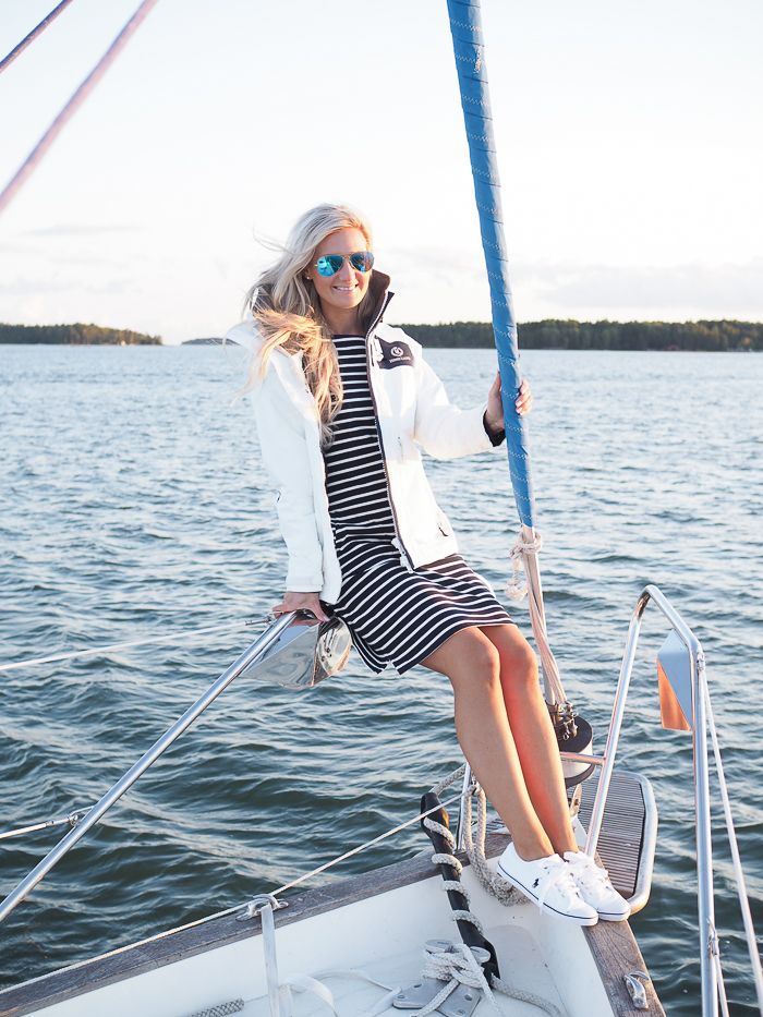 Teljänneito Citylife Blog: Sailing boat party Sailing Wardrobe, What To Wear On A Boat, Boat Outfit, Yacht Style, Stripy Tops, Preppy Essentials, Nautical Knots, Nautical Outfits, Boat Fashion