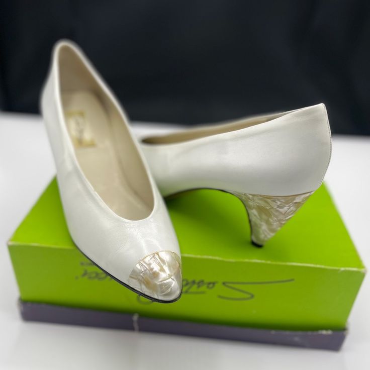 Elevate Your Style With These Stunning Sesto Meucci White Leather Shoes. The Pearl Toe And Cone-Shaped Heel Add A Touch Of Elegance Perfect For Any Occasion. These Pumps Are Perfect For Women Who Love To Go Out In Style. The Shoes Are Made Of High-Quality Leather, Ensuring Durability And Comfort. With A Uk Shoe Size Of 8 And Us Shoe Size Of 10, These Heels Are A Perfect Fit For Any Stylish Woman. The Shoes Come In A Beautiful White Color, Making Them Perfect For Any Outfit. So, Whether You're Dr Elegant Slip-on Court Shoes In Synthetic Material, Elegant Fitted Slip-on Wedding Shoes, Cream Formal Court Shoes, Cream Colored Formal Court Shoes, White Slip-on Court Shoes For Formal Occasions, Cream Slip-on Heels For Formal Events, White Synthetic Court Shoes For Formal Occasions, White Synthetic Formal Court Shoes, Formal White Synthetic Court Shoes