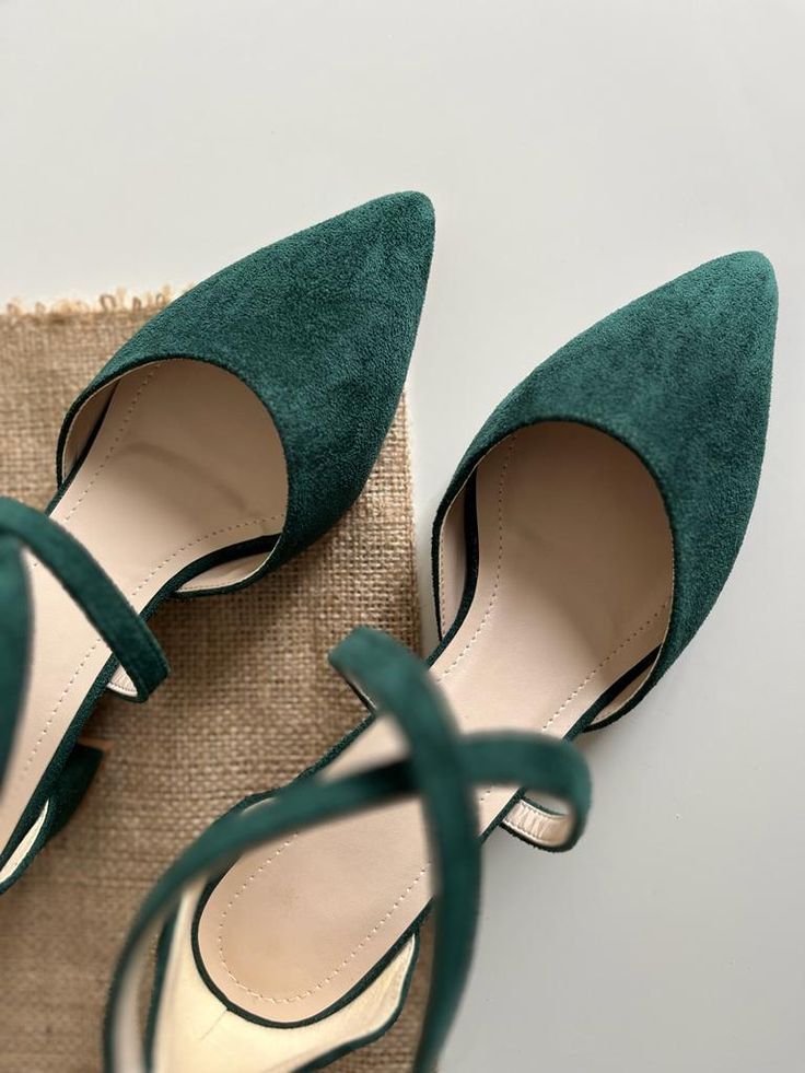 Thousands of years of tradition of handmade shoes have produced these impressive shoes.
-Our masters produced these shoes with great effort and delicacy.
-We used a sweet emerald green color in this shoe.
-We used a new suede material for our shoes.
-You will feel the quality of this material when you touch the shoes.
-To reach everyone, we added three different heel options to our shoes.
-These are 1.1 inch (3 cm), 1.9 inch (5 cm) and 3.1 inch (8 cm) heel models.

EU
36------41

US
5-------10 Green Block Heels, Emerald Green Shoes, Lilac Heels, Block Heels Wedding, Bride Sandals, Purple Wedding Shoes, Shoes Bride, Orange Heels, Blue Wedding Shoes