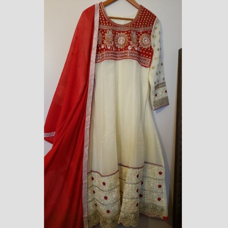 Beautiful White Ivory And Red Anarkali Dress Chudidar Size 40 Medium Brand New Great For Parties And Casual Wear Long Sleeve Georgette White Bollywood Style Traditional Drape Dress, White Festive Dress For Navratri, Transitional White Dress With Zari Work, White Saree Dress For Festive Season, Festive White Saree Dress, White Bollywood Long Dress, Bollywood Style Long White Dress, White Long Bollywood Dress, Festive Long White Dress