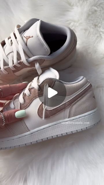 SneakHers™ Canada ❀ Female Focused on Instagram: "these sneakers are a vibe 🥹🍄‍🟫🌸 details below!  Jordan 1 Low Archeo Brown now available ✨SHOES & ANKLETS AVAILABLE ON OUR SITE 🪐 In our neutral sneaker era!! the cutest neutral earthy shoe for all seasons 🍂🪩✨ A must have neutral sneaker for your collection ..we’ve been loving all the browns & neutrals! Now shipping to USA, Canada, UAE & Australia, NZ and parts of Europe • LINK IN BIO 🤎🤎🤎  #sneakers #dunklow #neutraldunks #unboxing #dunks #sneakerunboxing #neutrals #trend #fashionaesthetic #sneakersforher #sneakergirl #sneakerinspo #goldanklet #perfectshoes #neutralshoes #falloutfits #sneakeroutfits #brownsneakers #neutralstyle #prettysneakers #shoestyle #sneakertrends #sneakergirl #shoesforwomen #sneakerstyle #kotd #outfitinspo #e Mocha Dunks, Pretty Sneakers, Neutral Shoes, Gold Anklet, Brown Sneakers, Trending Sneakers, Jordan 1 Low, Neutral Fashion, Sneakers Outfit