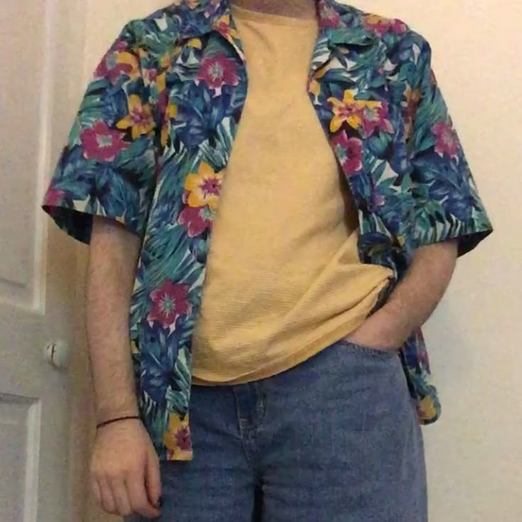 80s Hawaiian Shirt Outfit, Hawaiian T Shirt Outfit, Hawian Shirt Outfits Mens, Hawaiian Shirt Aesthetic Men, Artsy Male Outfits, Hawaiian Shirt Outfit Mens Aesthetic, Hawaiian Shirt Outfit Mens, Hawaiian Shirt Aesthetic, Juno Fashion