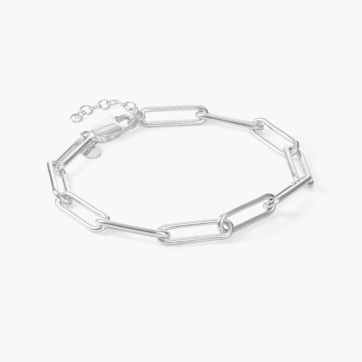 Size Guide  Safety PolicyCare InstructionsThe Big Paperclip Bracelet in Sterling Silver is the classic link bracelet you have been searching for which will only leave you with a chic-ready wrist. This bracelet will only inspire beauty in the powerful woman that wears it.How To Wear It? Find another silver paperclip chain bracelet to pair this piece with such as our Charmed Link Bracelet in Sterling Silver. All of our Oak and Luna pieces are made to mix and match so don’t be afraid to try our dif Ivy Name, Oak And Luna, Luna Fashion, Heart Bangle Bracelet, Paperclip Bracelet, Powerful Woman, Name Necklace Silver, Silver Oak, Silver Link Bracelet