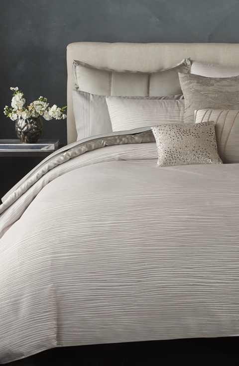 the comforter is clean and ready to be used in this bedding set,