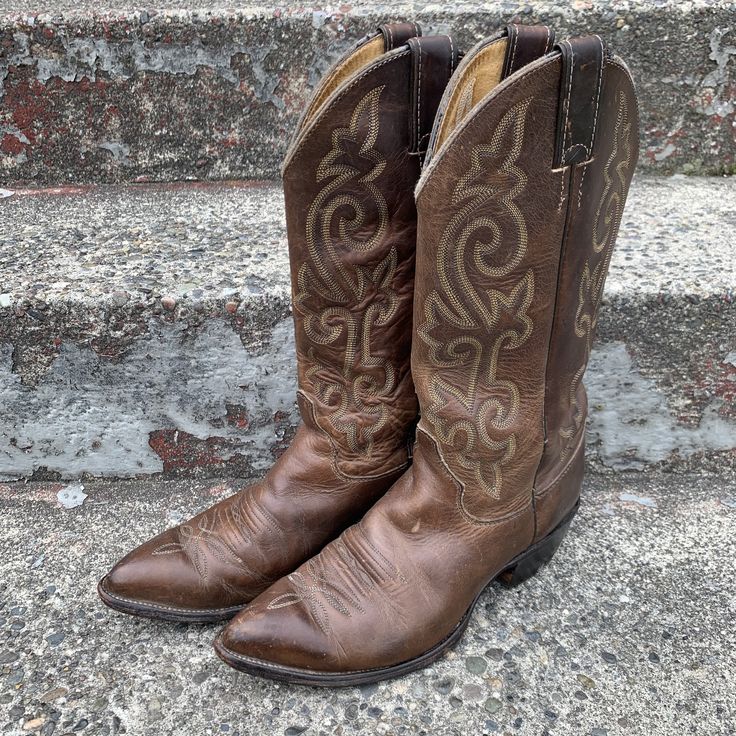 "These gorgeous leather boots are in great vintage condition! Made in the USA by Justin. Embroidered leather that is a lovely brown with tan stitching. Size 7 D in men's. Approximately 14\" tall" Luxury Vintage Men's Cowboy Boots, Cowboy Boots Aesthetic Men, Brown Hand Tooled Boots For Western-themed Events, Hand Tooled Brown Boots For Western-themed Events, Vintage Brown Snip Toe Boots, Traditional Brown Boots For Western-themed Events, Traditional Hand-tooled Brown Boots, Vintage Hand Tooled Boots With Round Toe, Vintage Distressed Brown Boots For Western-themed Events