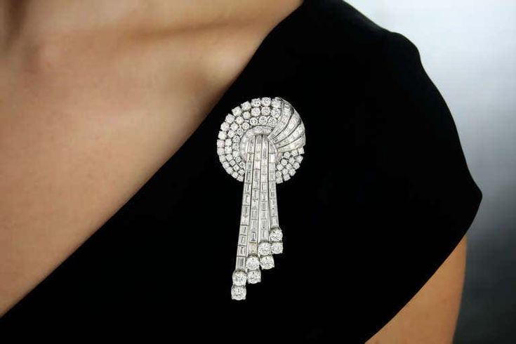 For Sale on 1stDibs - Important Retro brooch set with round and baguette cut diamonds weighing a total of approximately 20 carats (including 5 round diamonds over 0.75 carats Luxury Multi-stone Round Brooches, Luxury Mid-century Collectible Brooches, Art Deco Diamond Brooches For Evening, Art Deco Diamond Brooch For Evening, Luxury Diamond Brooches For Evening, Luxury Diamond Evening Brooches, Luxury Diamond Brooch For Evening, Exquisite Diamond Brooches For Evening, Exquisite Evening Diamond Brooches