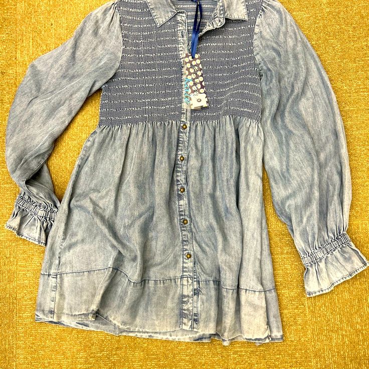 Denim Shirt. Size Medium Fall Washed Blue Chambray Denim Top, Trendy Chambray Denim Top For Fall, Casual Summer Button-up Denim Top, Trendy Fall Chambray Denim Top, Spring Light Wash Collared Denim Top, Casual Medium Wash Denim Top For Spring, Trendy Spring Chambray Denim Top, Blue Button-up Denim Top For Fall, Spring Collared Washed Denim Top