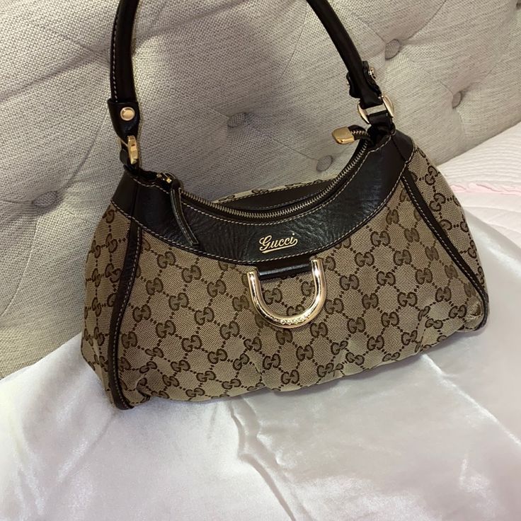 Gucci Gg Monogram Beige Bag With Brown Leather Trim And Gold Details Brown Gucci Bag, Vintage Gucci Purse, Gucci Hobo Bag, Fendi Purses, Fendi Mini, Gucci Purse, Gucci Handbag, Bags Gucci, Gg Monogram