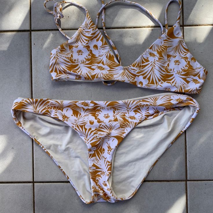 Bought Too Big, Never Worn Brand New Yellow Tropical Print Swimwear For Poolside, Yellow Tropical Printed Swimwear, Tropical Yellow Printed Swimwear, Yellow Tropical Print Swimwear For Sunbathing, Yellow Fitted Swimwear With Tropical Print, Yellow Printed Beachwear Swimwear, Fitted Yellow Tropical Print Swimwear, Yellow Printed Swimwear For Poolside, Mustard Swimwear For Beach Season