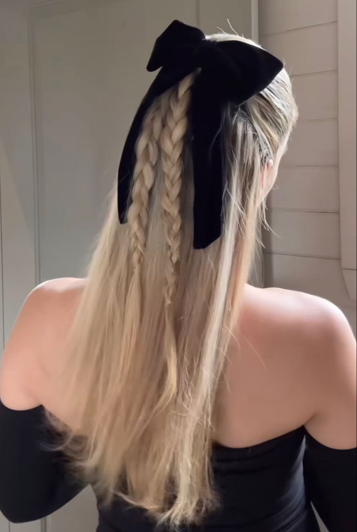 credit to @audreyannej on instagram Hair Bow Wedding Hairstyles, Large Bow Hairstyle, Half Pony Hairstyles, Half Pony, Dunner Wordend Haar, Pony Hairstyles, Hairstyle Examples, Bow Hairstyle, Ribbon Hairstyle