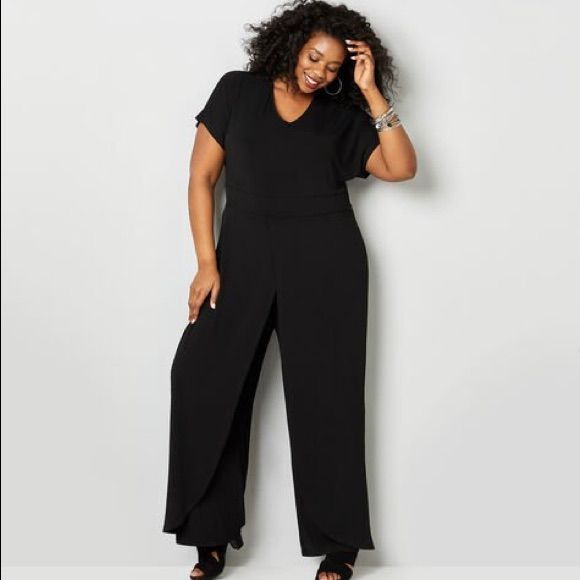 Black Stretch Knit Short Sleeve Jumpsuit With V-Neckline, Keyhole Closure In Back And Long Flowy Pants With Overlay. Nwt, Size 26/28 Versatile Black V-neck Jumpsuits And Rompers, Long Flowy Pants, Short Sleeve Jumpsuit, Short Sleeve Jumpsuits, Gorgeous Clothes, Flowy Pants, Fashion Catalogue, Plus Size Jumpsuit, Knit Short