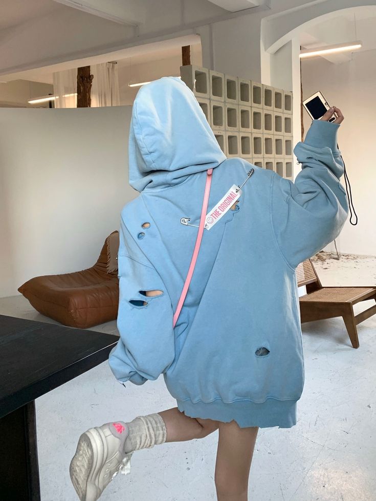 13De Marzo x Smiley Broken Pin Badge Bear Hoodie Cerulean Size Chart ( in CM ) Chest Shoulder Length S 61 57 72 M 63 59 74 L 66 62 77 Smiley Hoodie, Bear Hoodie, Hoodie Women, Hoodie Men, Pin Badges, Shoulder Length, Smiley, Size Chart