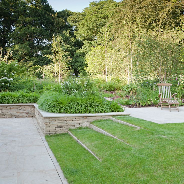 an outdoor garden with grass and stone steps