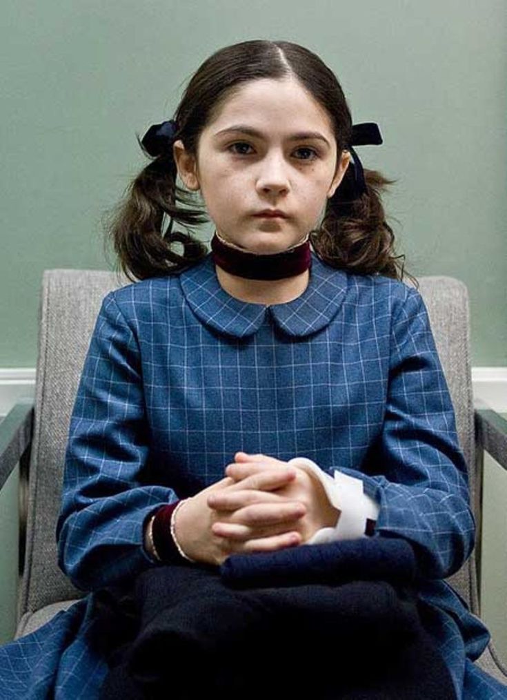 Orphan Female Horror Movie Characters, Orphan Film, Orphan Costume, Orphan Movie, Disfarces Halloween, Shameless Characters, Movie Character Costumes, All Horror Movies, Kostum Halloween