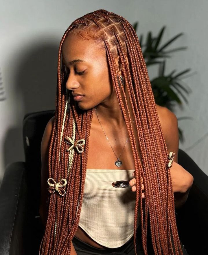 Long Copper Brown Braids iwth Blonde Accent Braids Knotless Braids For Black Women, Ginger Knotless, Peekaboo Braids, Full Lace Braided Wig, Brown Box Braids, Peekaboo Hair Colors, Colored Box Braids, Short Box Braids Hairstyles, Biracial Hair