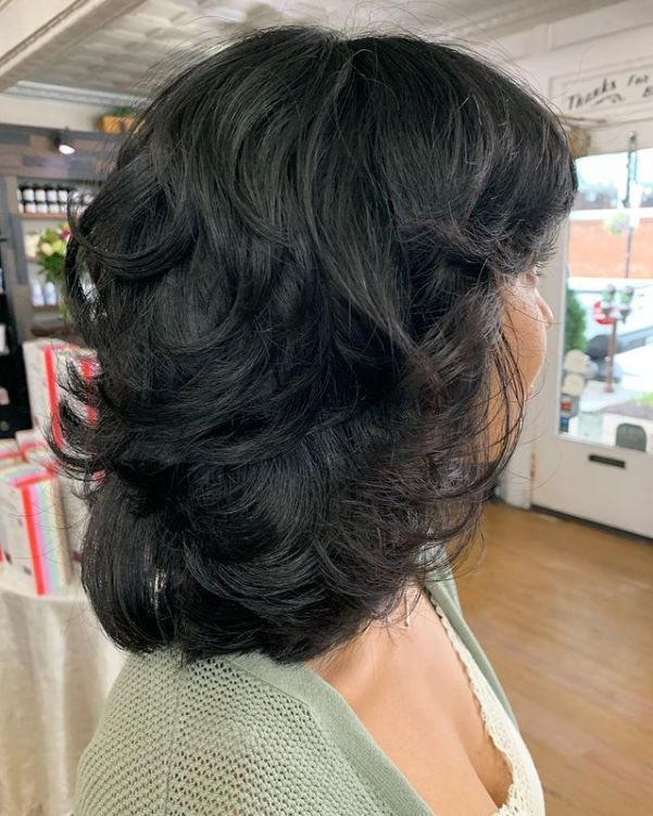 Manageable Medium Thick Wavy Hair Shoulder Length Hair Cuts With Layers 50, Lot Of Layers Haircut Medium, Wavy Layered Hair, Bob Hairstyle Ideas, Layered Thick Hair, Thick Wavy Hair, Wavy Haircuts, Hair Inspiration Short, Haircuts For Wavy Hair