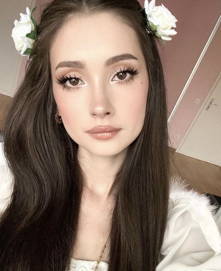 Alina Ballerina, Doe Eye Makeup, Makup Looks, Flower Knows, Doe Eyes, Ethereal Makeup, Favorite Makeup, Doll Makeup, Peinados Fáciles Para Cabello Corto