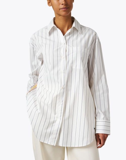 Experts in high-quality, everyday essentials, Weekend Max Mara brings a relaxed yet feminine attitude to this white cotton shirt. It's crafted from 100% cotton to a classic silhouette, but the contrasting silk back panel adds a modern touch to this wardrobe staple. Layered or styled solo, a top like this is sure to compliment any ensemble. White Blouse With Concealed Placket For Office, Modern White Blouse With Concealed Placket, Chic White Blouse With Concealed Placket, Chic White Tops With Concealed Placket, Classic White Blouse With Concealed Placket, White Blouse With Concealed Placket For Spring, White Relaxed Fit Tops With Concealed Placket, White Tops With Concealed Placket And Relaxed Fit, White Blouse For Workwear With Shirttail Hem