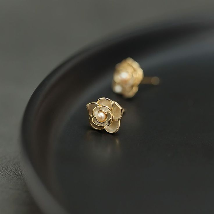 Why We Made This Our Dainty Jasmine Flower Stud Earrings, exquisitely designed to capture the delicate beauty of jasmine blossoms, are a perfect blend of romance and elegance. The delicate design and symbolic meaning of jasmine blossoms make these earrings a thoughtful and stylish addition to any jewelry collection. Whether worn daily or on special occasions, they beautifully convey love, sensuality, and grace. Product Details MADE FROM 925 Sterling Silver with 18K gold coating, Freshwater Pearl Pearl Earring Studs, Jasmine Flower, Delicate Beauty, Flower Stud Earrings, Earring Studs, Pearl Earring, Flower Stud, Delicate Design, Flower Earrings Studs